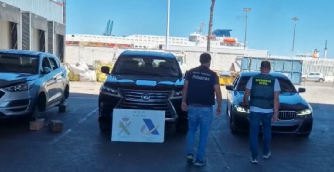 Vehículos de alta gama robados hallados en el puerto de Algeciras.