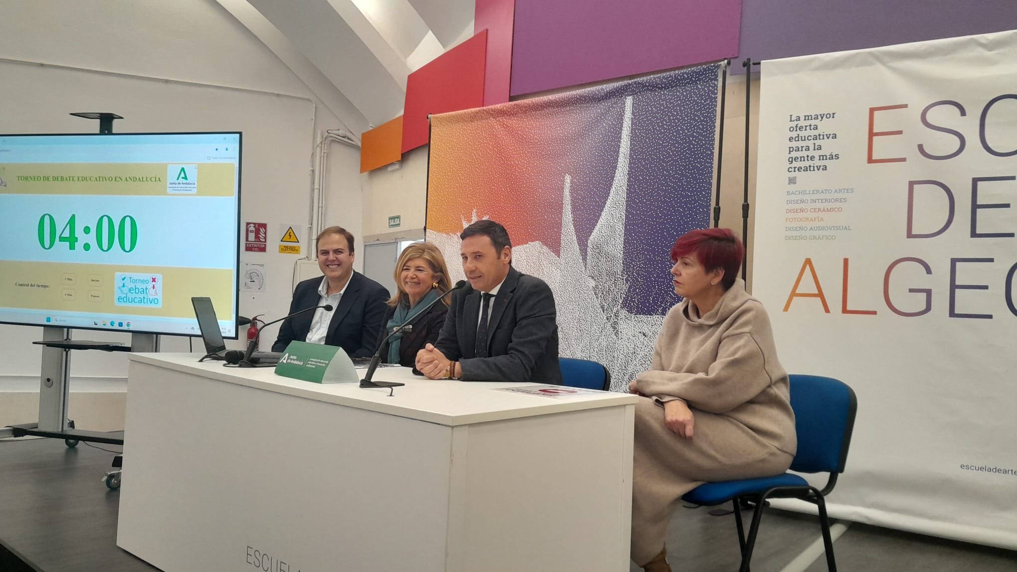 La Escuela de Arte acoge la fase provincial del Torneo de Debate 'Habla bien, habla andaluz'.