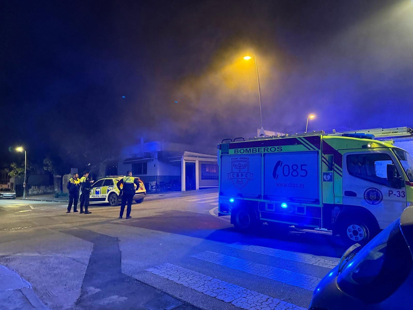 Arde el bar Casa Mateo en la barriada de San García en Algeciras