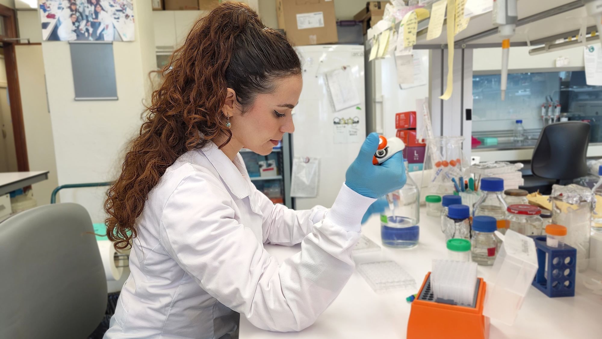 La linense Sara Rojas en el laboratorio de la Universidad de Valencia, donde está investigando. La linense Sara Rojas en el laboratorio de la Universidad de Valencia, donde está investigando.