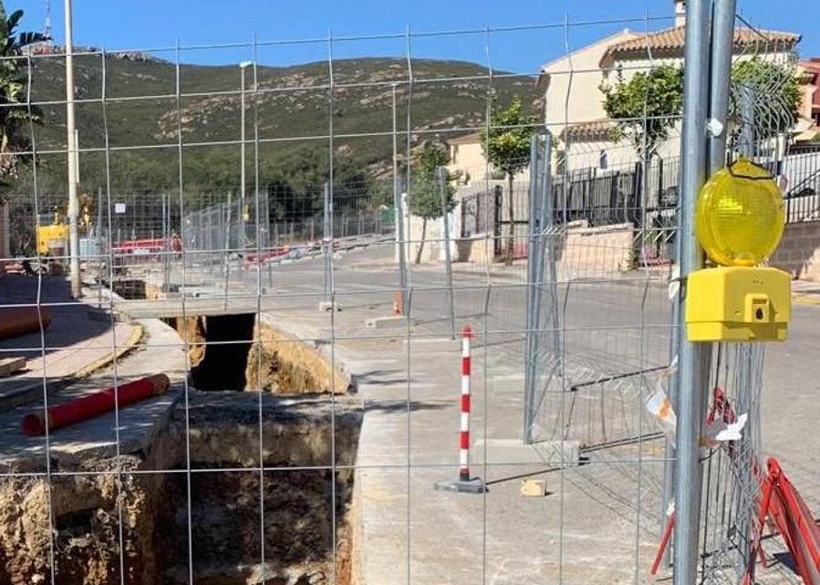 Reabierto al tráfico de la Avenida del Burgo ante el avance de las obras del cable eléctrico. 