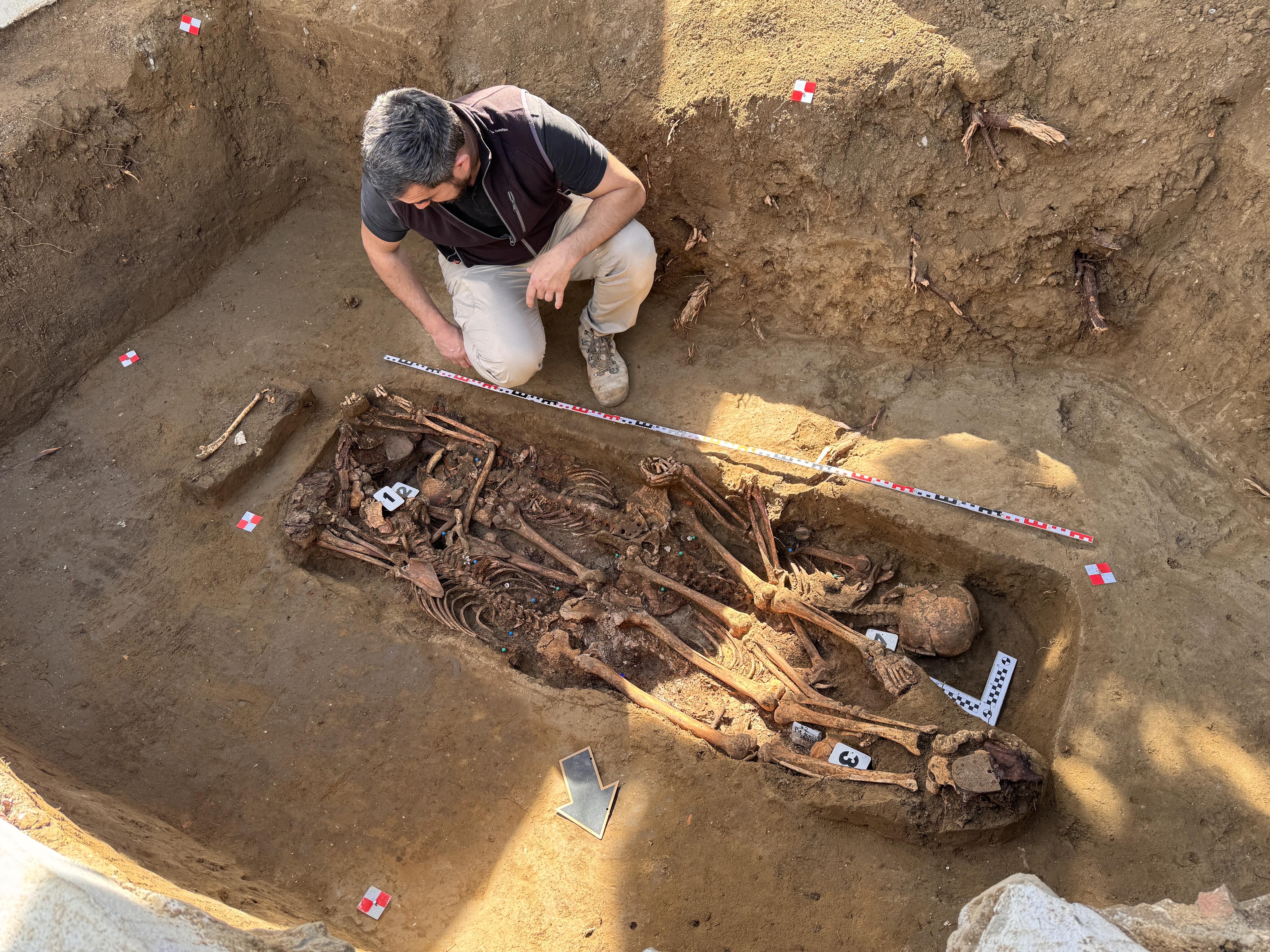 Hallan cuatro cuerpos de represaliados por el franquismo en el Cementerio de la Estación de San Roque