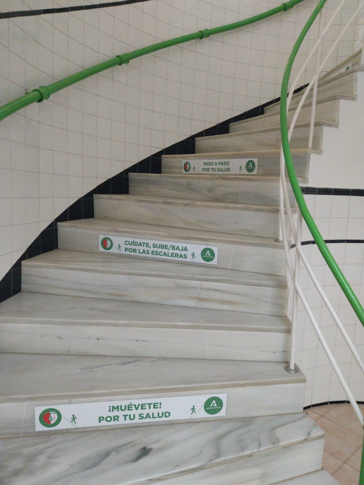 "Cuídate, sube por las escaleras", consejo de la campaña de la Junta en centros de salud de la comarca