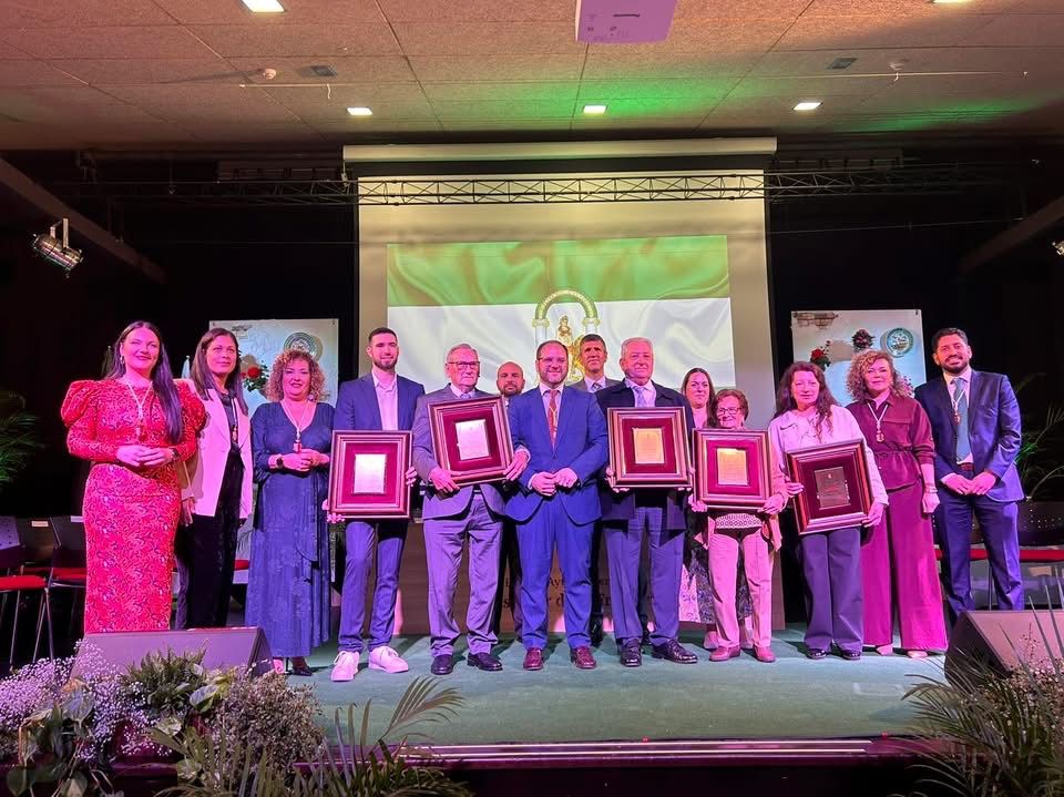 Castellar rinde homenaje a cinco vecinos en el Día de Andalucía