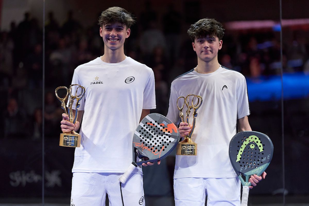 El linense Diego García, a la izquierda, y su compañero Curro Cabeza, a la derecha. El linense Diego García, la joven promesa del pádel que está entre los mejores jugadores del mundo El linense Diego García, a la izquierda, y su compañero Curro Cabeza, a la derecha. El linense Diego García, la joven promesa del pádel que está entre los mejores jugadores del mundo