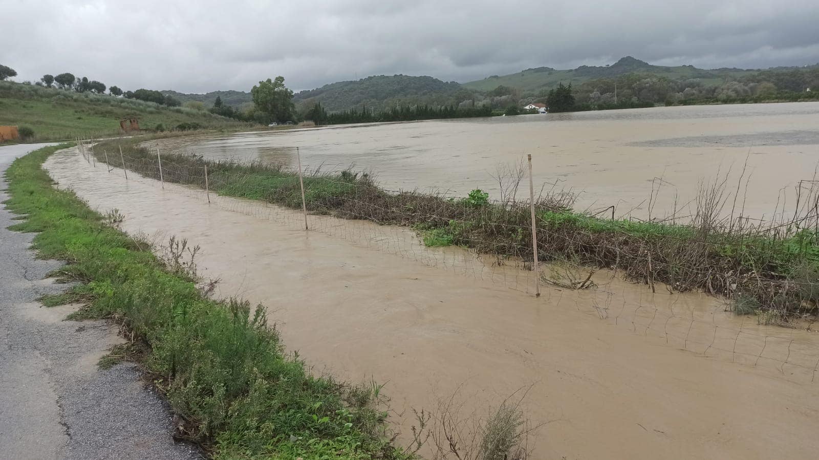 La Junta activa el Plan de Emergencias ante la crecida del río Hozgarganta. Río Jimena. 