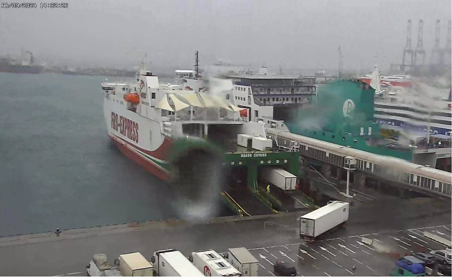 El Puerto de Tarifa. La borrasca Laurence provoca cancelaciones en varias líneas de Algeciras y Tarifa con Tánger