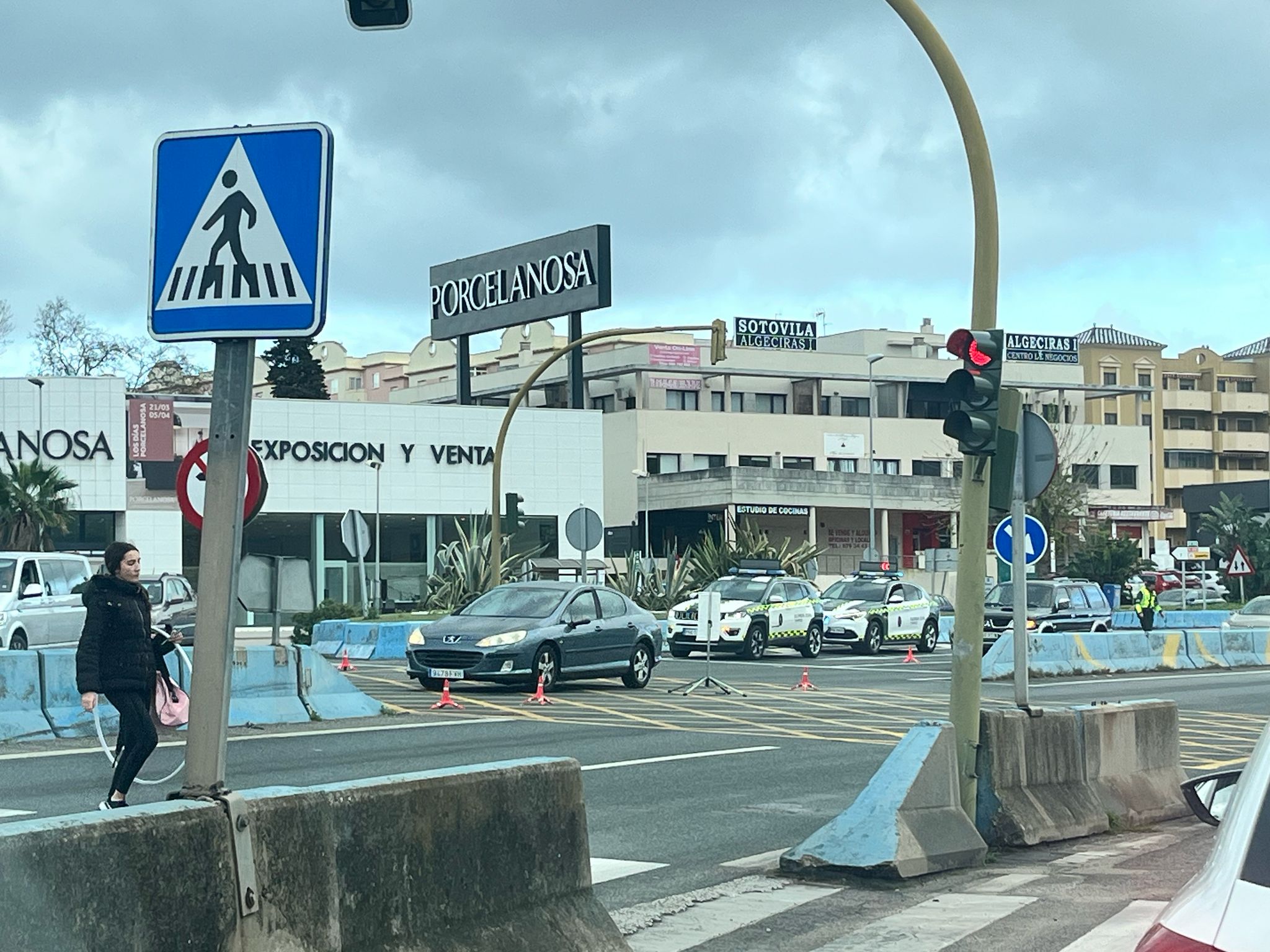 El túnel del Acceso Norte de Algeciras, cortado al tráfico en dirección Málaga por un desprendimiento