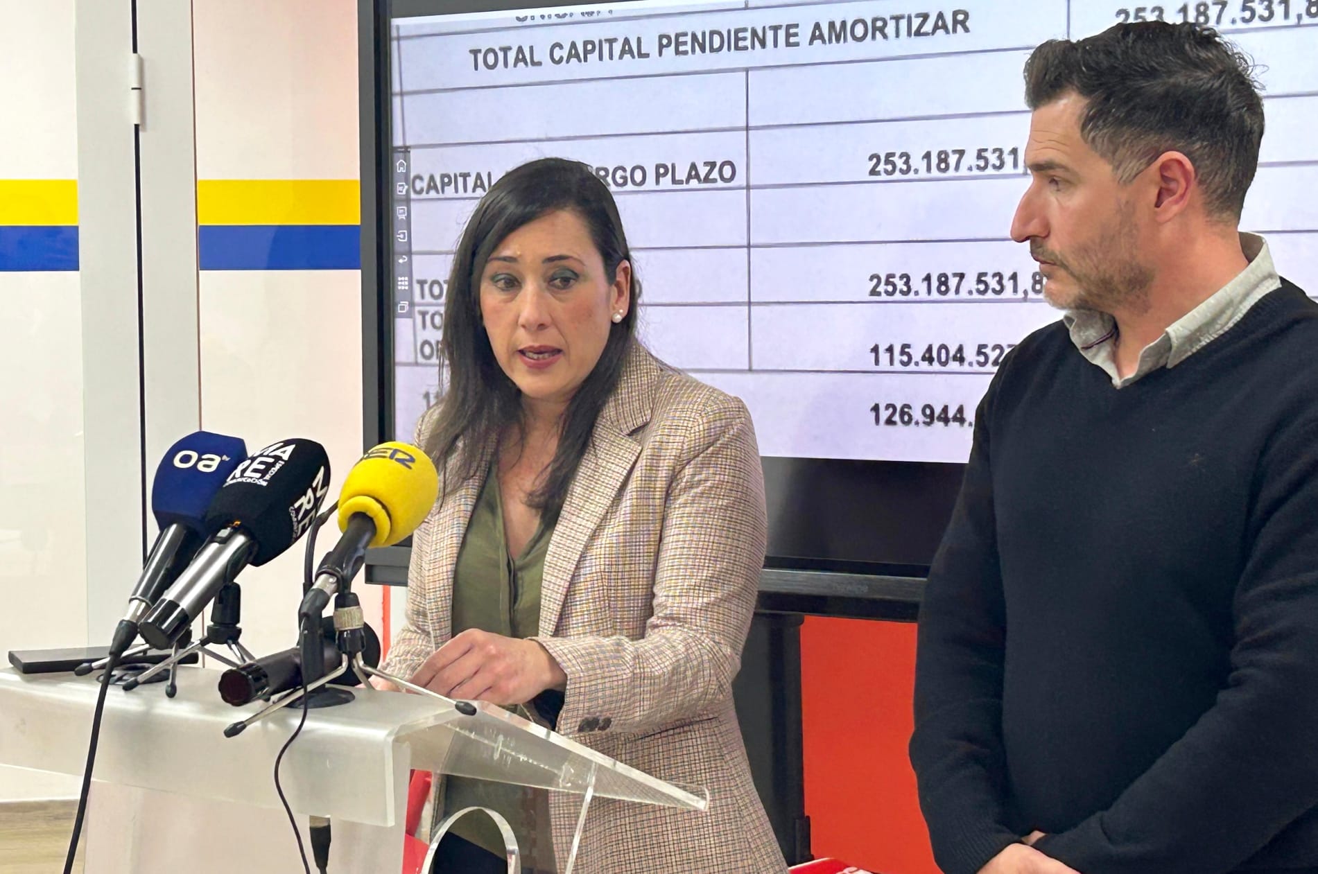 La secretaria general del PSOE de Algeciras, Rocío Arrabal, en una rueda de prensa. Imagen de archivo. 