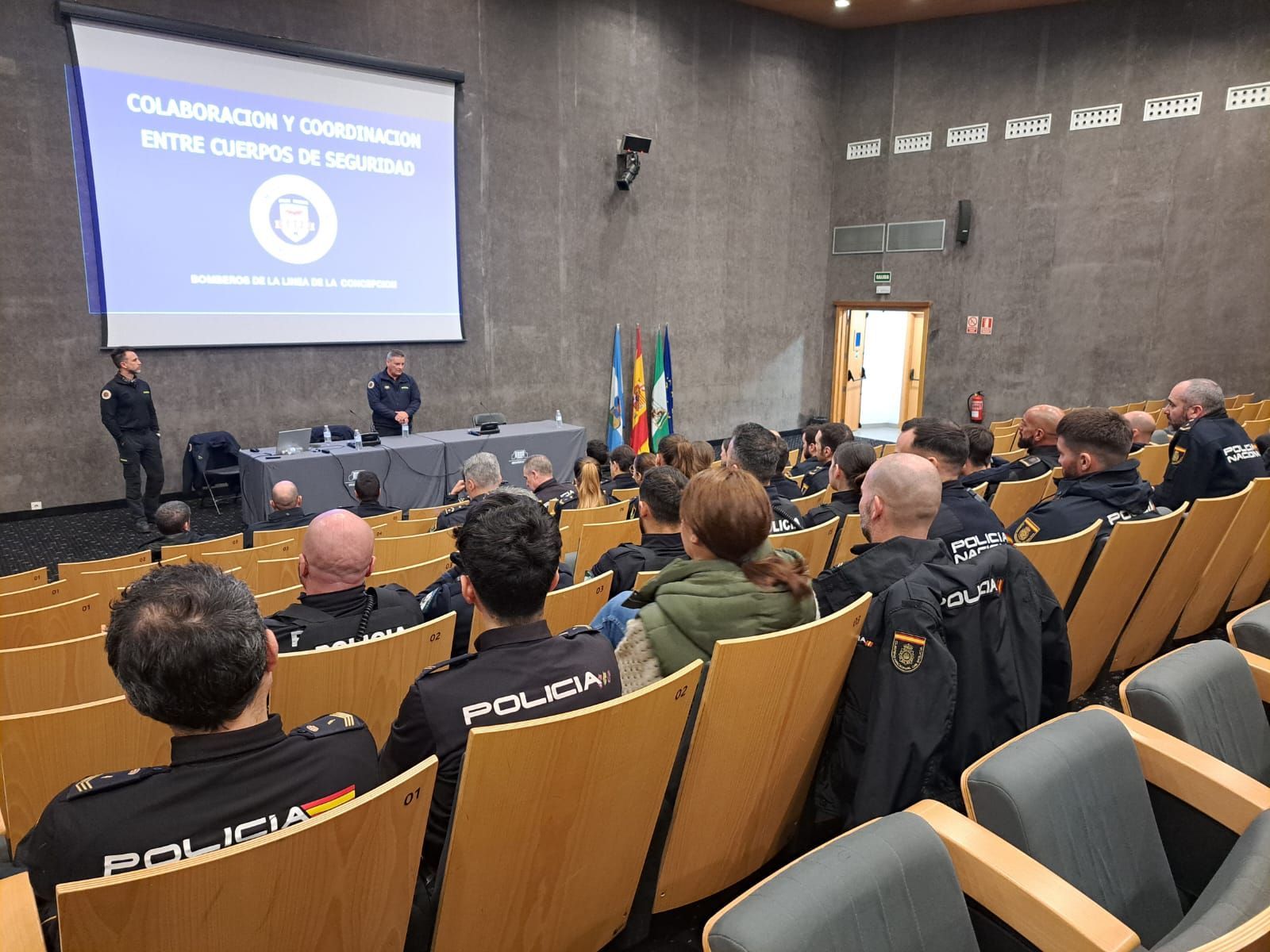 Policías y Bomberos coordinan actuaciones para mejorar el servicio ante situaciones críticas en La Línea
