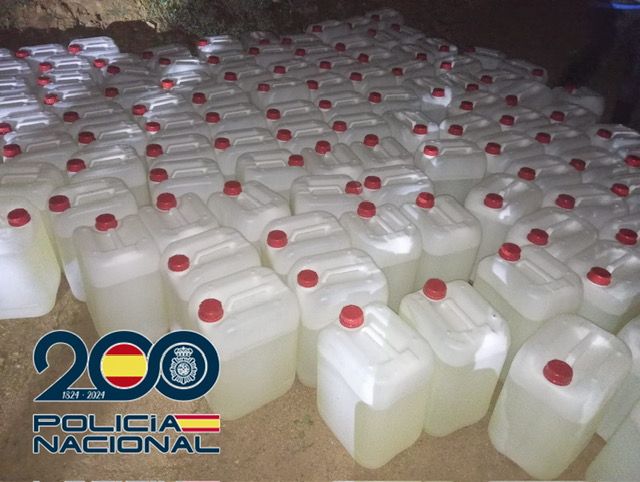Incautados en Jerez 153 garrafas con 3.825 litros de combustible para el narcotráfico en el Estrecho .