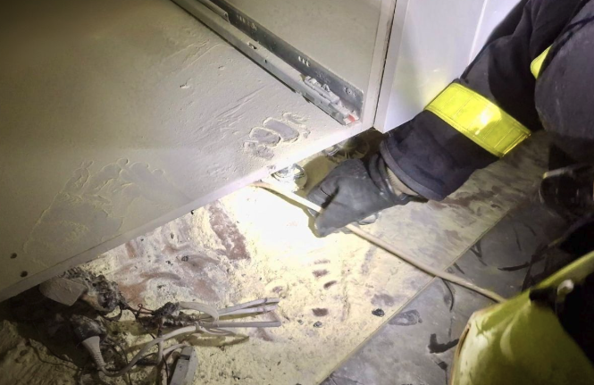 El sobrecalentamiento de una regleta provoca un incendio en una vivienda de Guadacorte