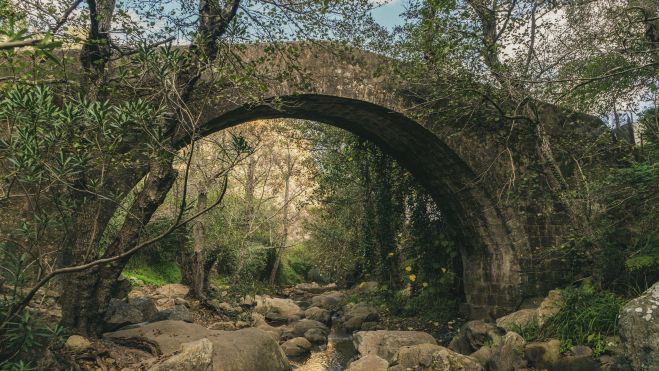 Puente del Río de la Miel. Foto: J.M. Galindo. Puente del Río de la Miel. Foto: J.M. Galindo.