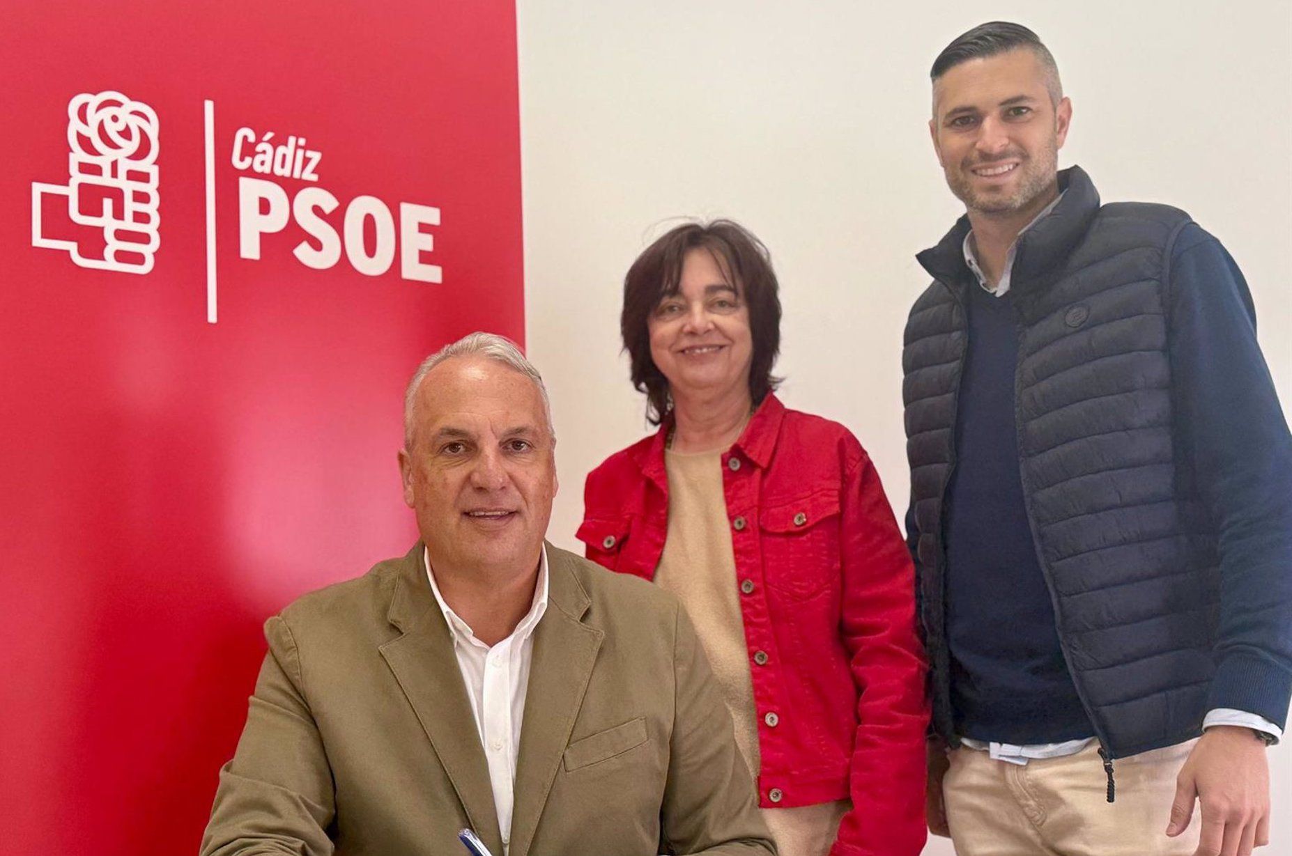 Ruiz Boix recaba el apoyo de los principales dirigentes de las juventudes socialistas de la provincia.