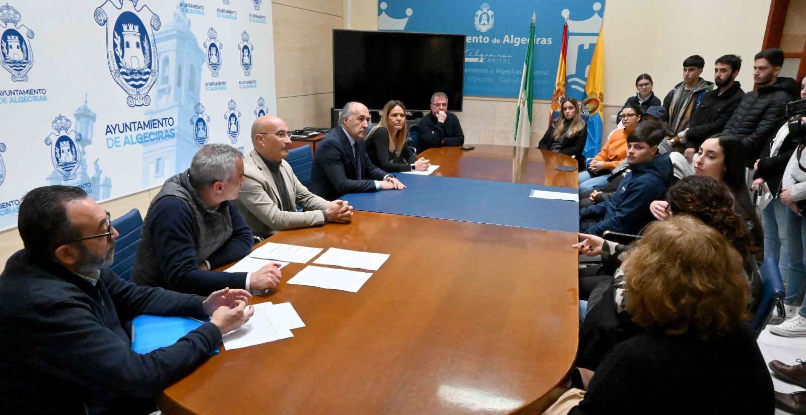 El Ayuntamiento abonará los impagos de Socoservis a los trabajadores afectados en Algeciras.