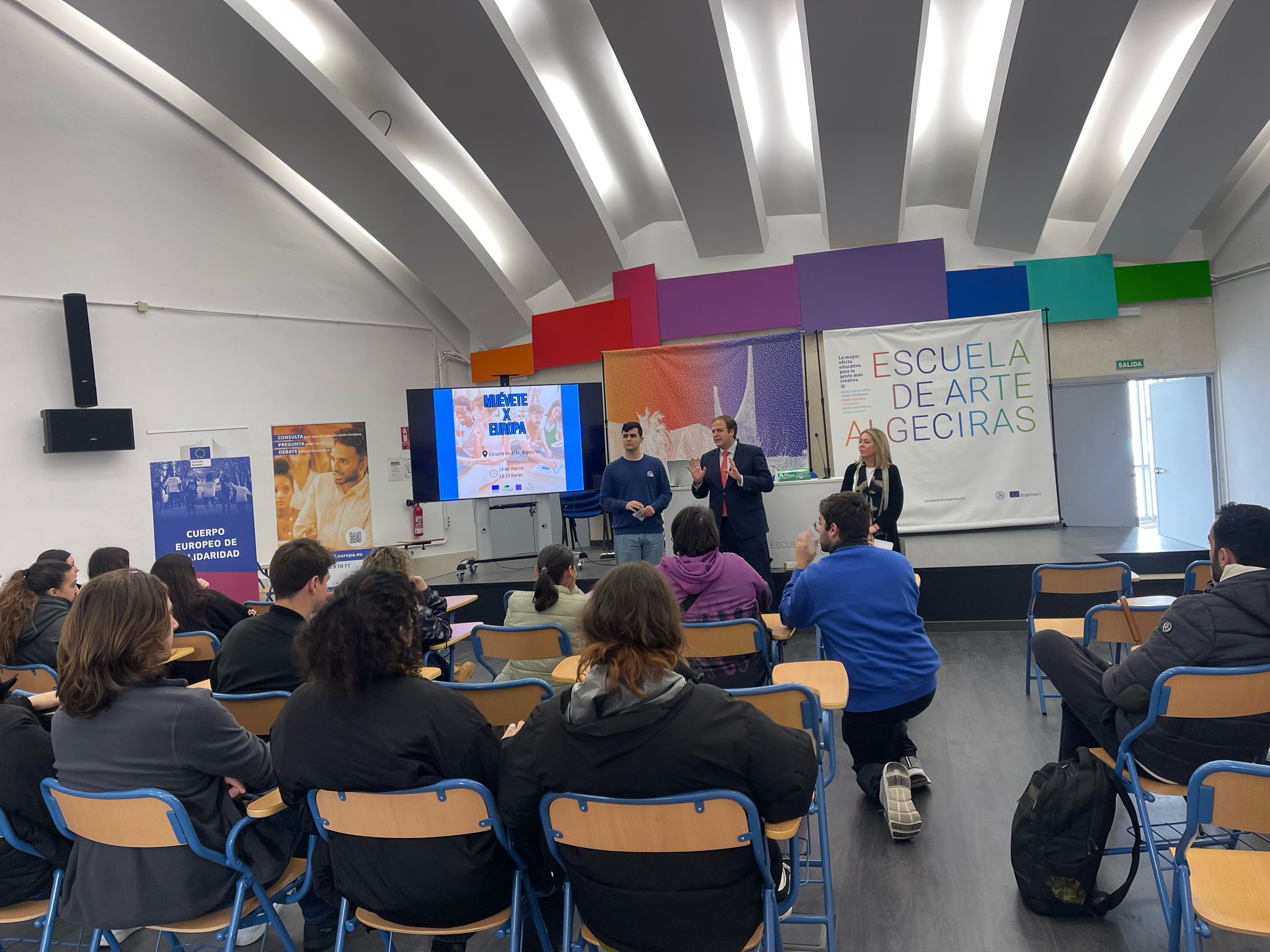 Mancomunidad y Europe Direct celebran una sesión informativa en la Escuela de Arte de Algeciras.