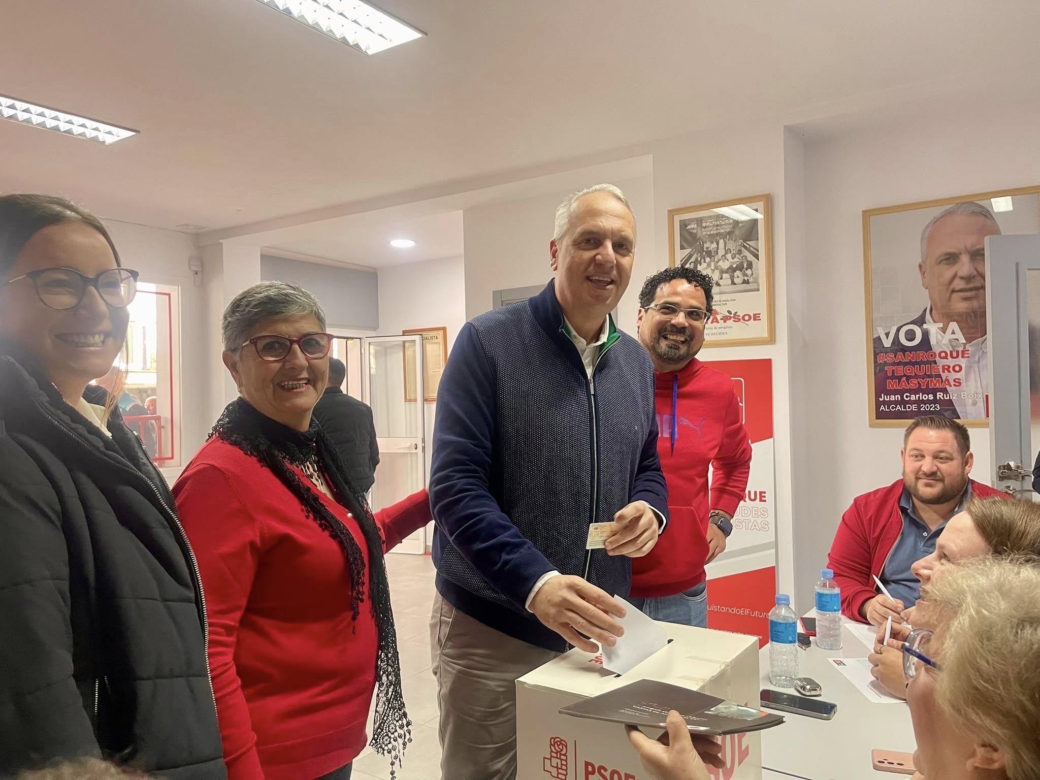 Ruiz Boix y Ruiz Arana votan en las primarias del PSOE de Cádiz y destacan la "ilusión" del proceso. Foto: S.F./ 8Directo