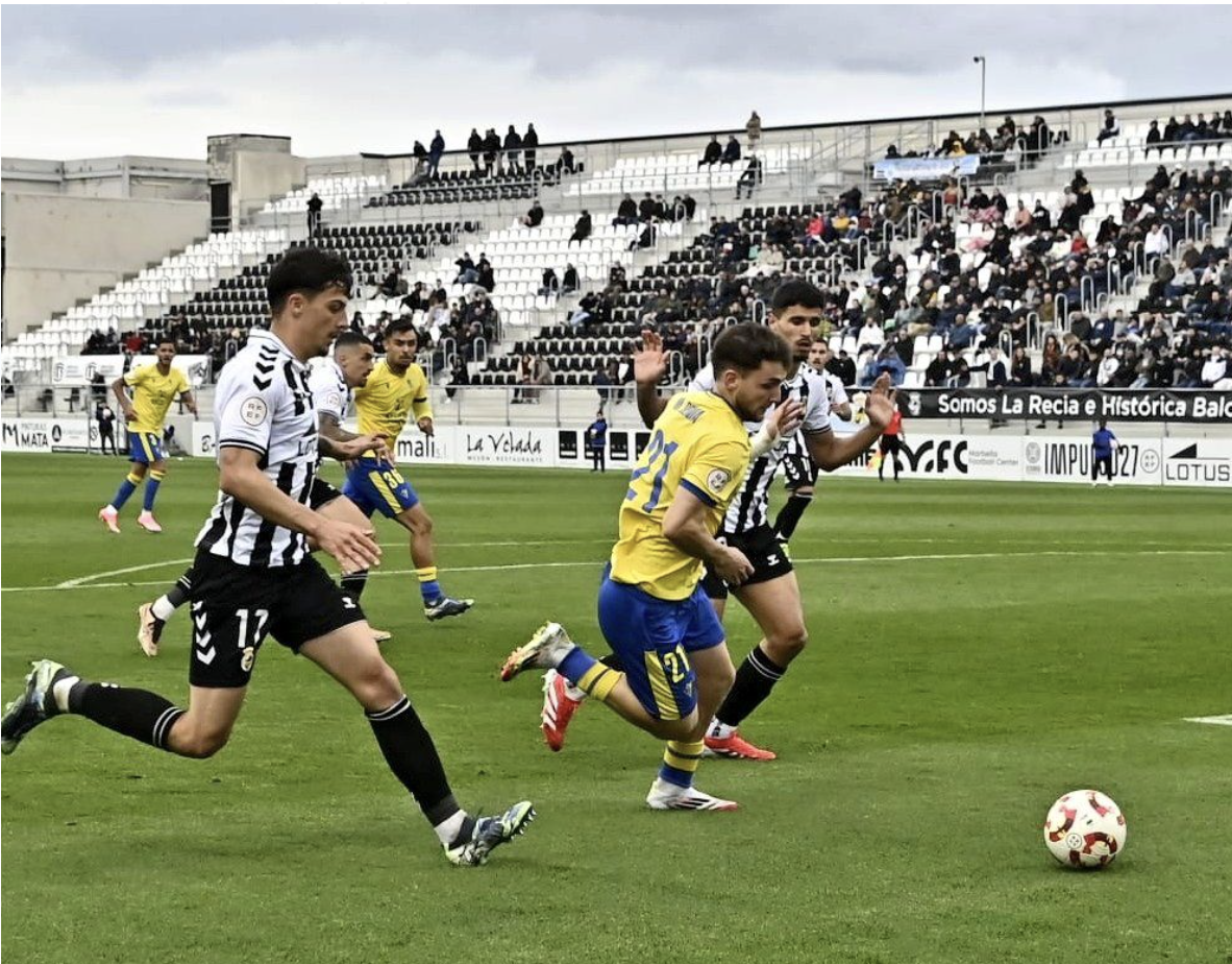 (0-2) La Balona, en descenso y tocada tras perder con el Cádiz Mirandilla. Foto: Cádiz CF.