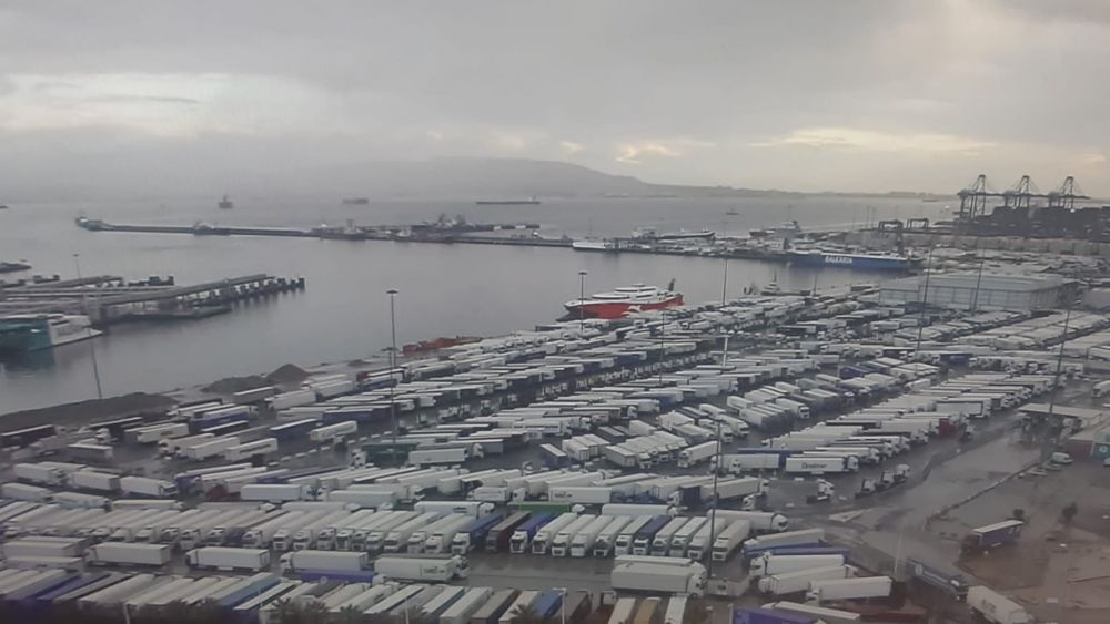 La APBA aconseja a los conductores evitar circular por el interior del puerto al estar saturado.