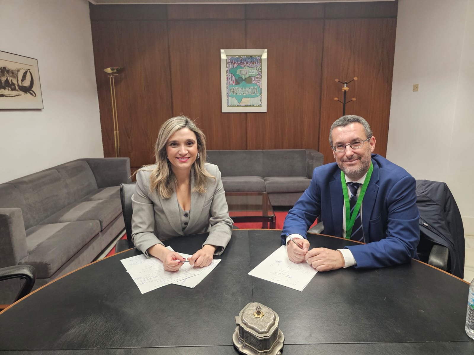 Juan Franco busca apoyo en el Parlamento andaluz ante el impacto del Gibrexit en La Línea. Foto de Juan Franco y María Márquez.