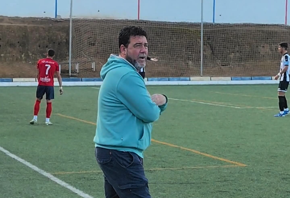 La Real Balompédica Linense anuncia la despedida de Helio Ocaña como entrenador del filial