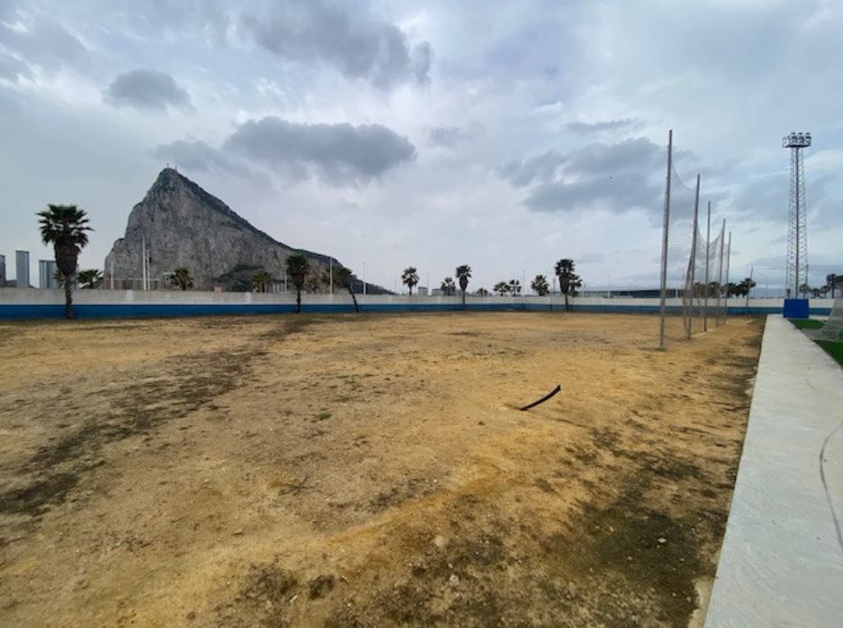 La Línea invertirá casi 184.000 euros en césped artificial para el campo de fútbol 7 Francisco Pozo