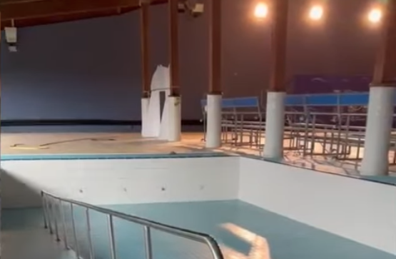 Alconchel señala que "las lluvias y otros problemas" provocan retrasos en las obras de la piscina de Los Barrios