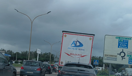 Dos heridos y largas retenciones por un accidente en la A-7 a la altura del Parque de Bomberos de Algeciras