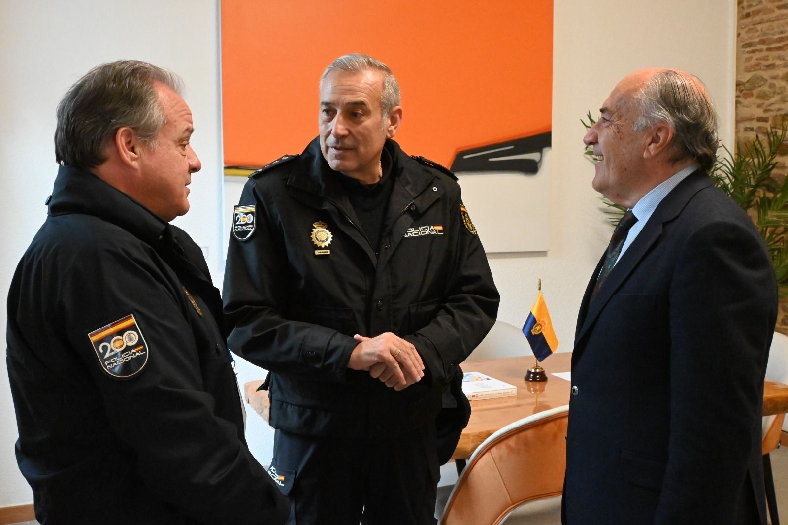 Landaluce recibe al nuevo comisario jefe de la Brigada Local de Seguridad Ciudadana de la Policía Nacional.