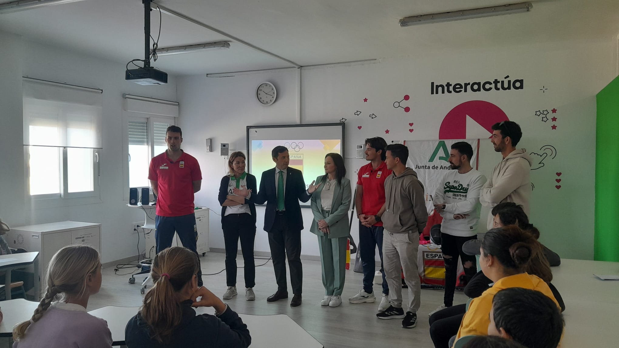 El programa Todos Olímpicos llega a Tarifa de la mano del piragüista Pablo Martínez y el remero Gonzalo García