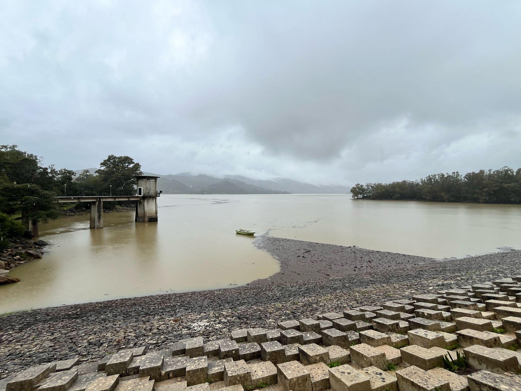 Embalse de Guadarranque. Imagen de archivo. La Junta aumenta el consumo a 250 litros por habitante y día en el Campo de Gibraltar 