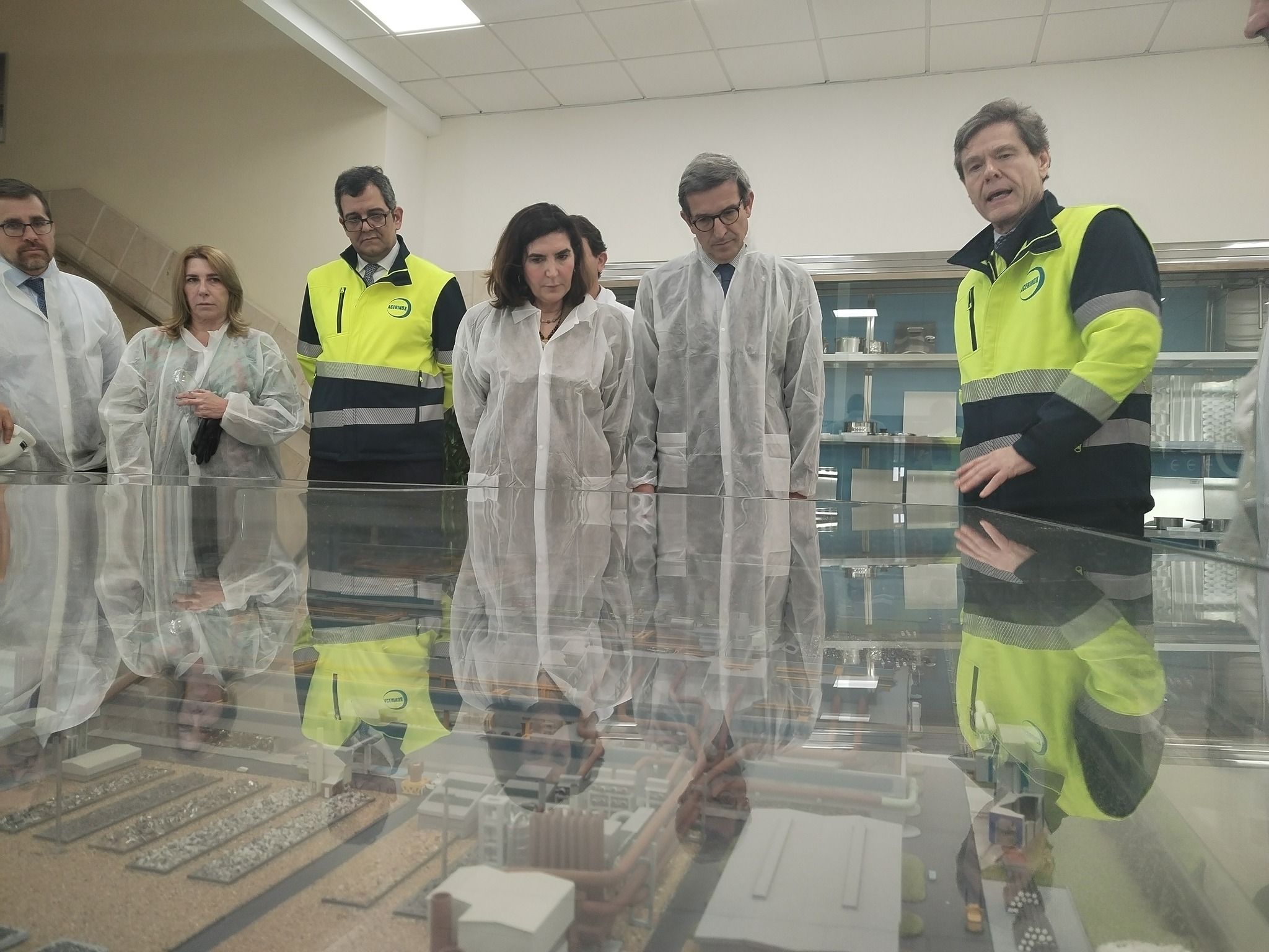 Los consejeros, junto al CEO y al director de Acerinox.