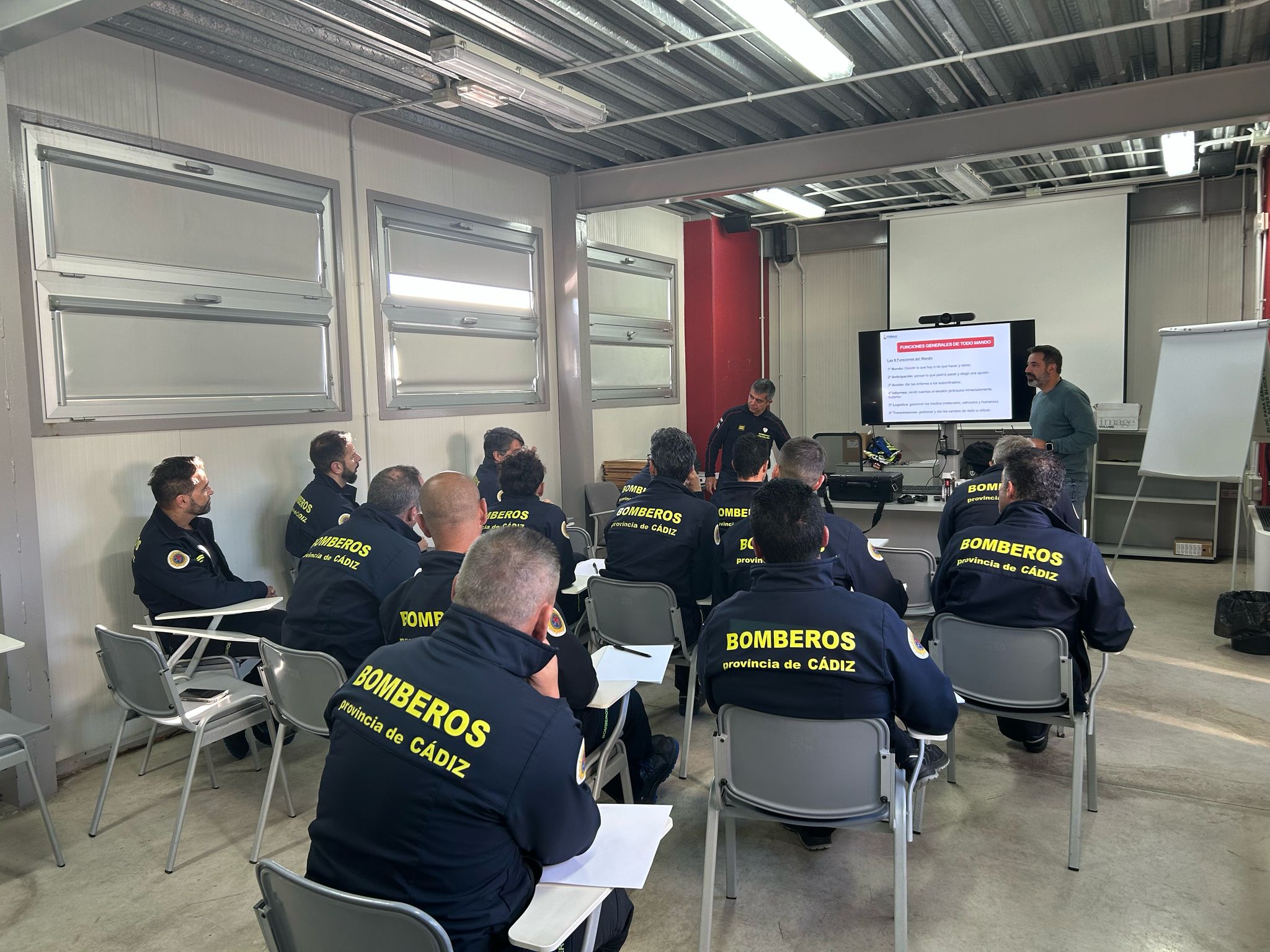 Bomberos de Algeciras se forman en gestión operativa del mando en grandes emergencias.
