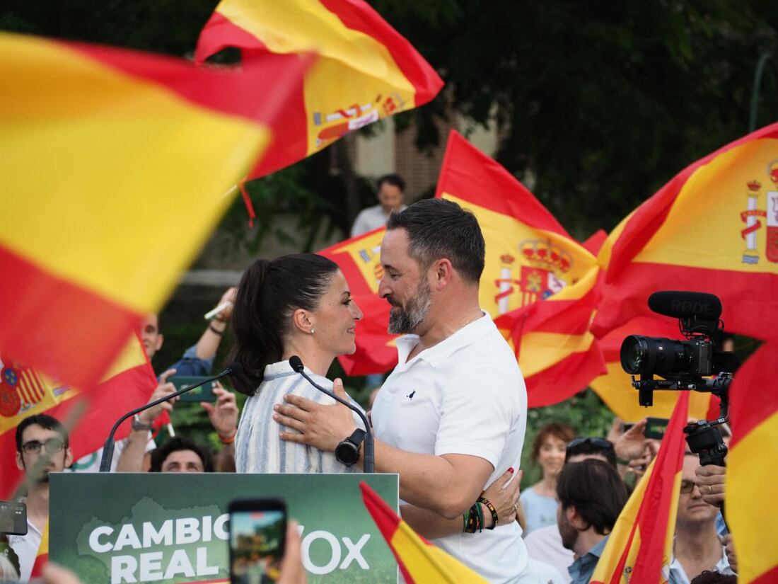 Archivo - Macarena Olona y Santiago Abascal, en un mítin de la campaña andaluza - Juan de Dios Ortiz - Europa Press - Archivo