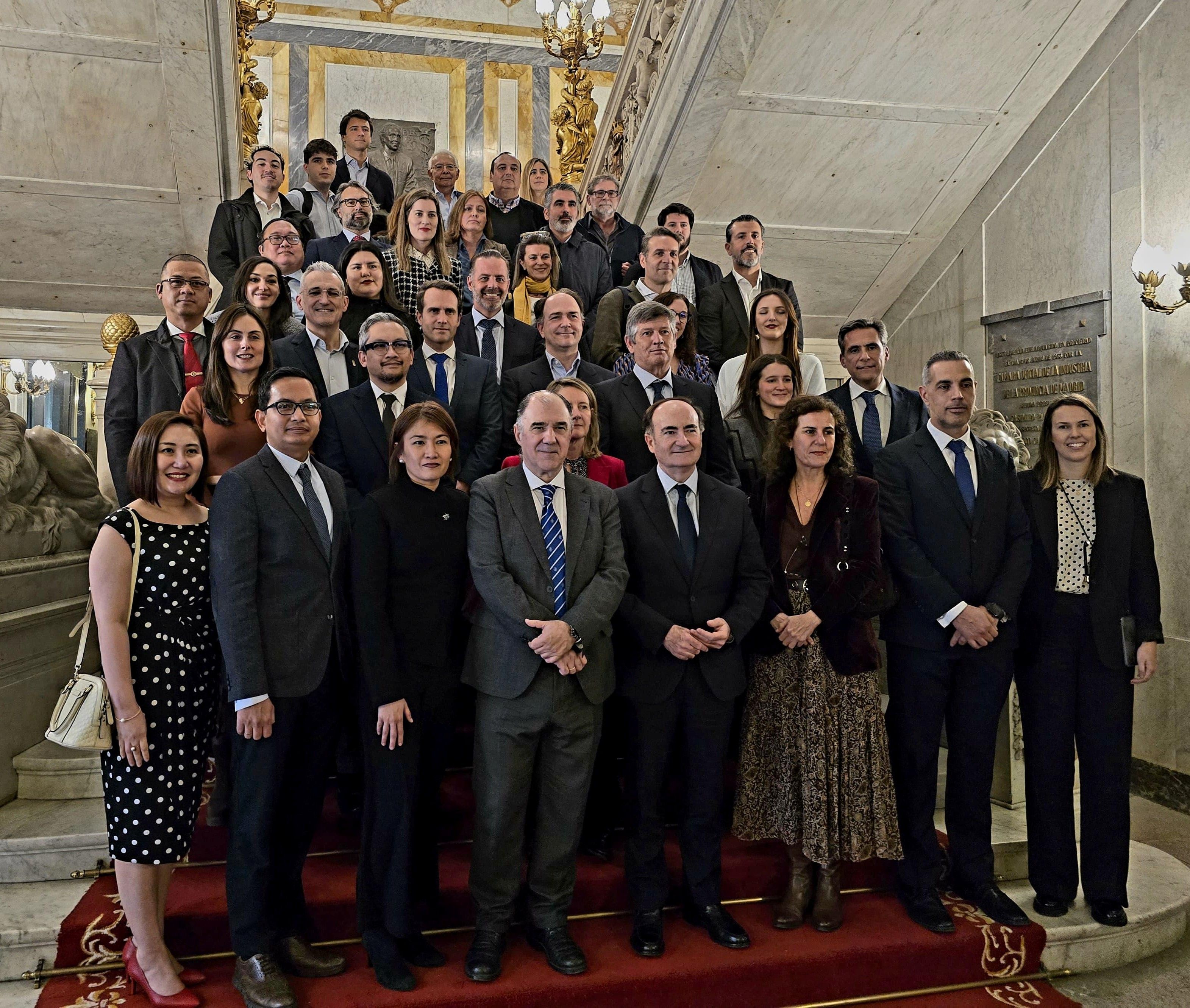 Representantes del Puerto de Algeciras y su Comunidad Portuaria con miembros de la Asociación Empresarial España-Asean. APBA.