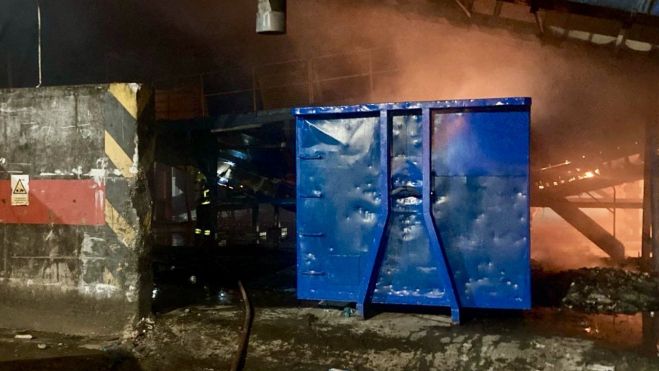 Incendio de la planta de residuos. Incendio de la planta de residuos.