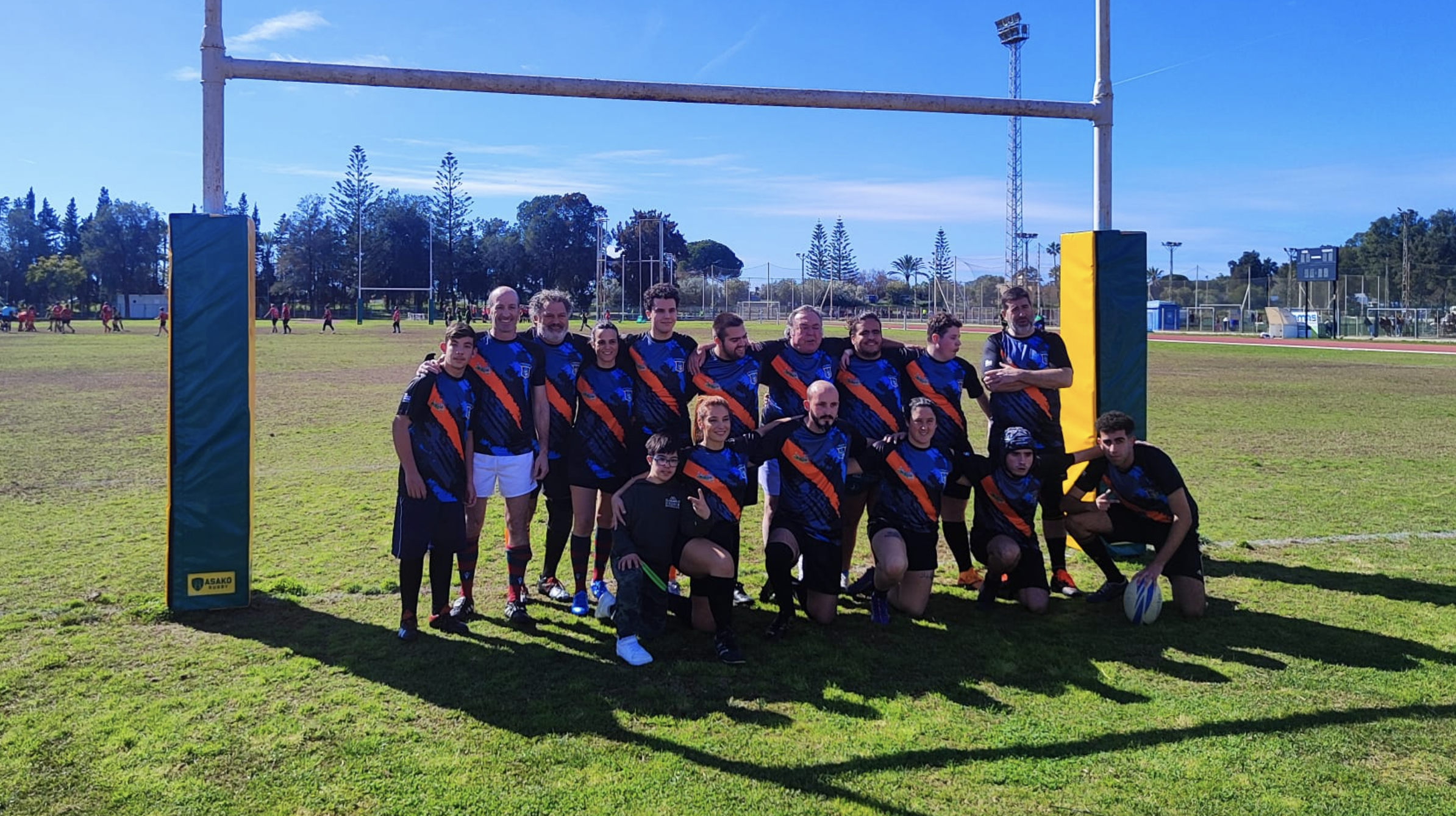 Jugadores del Keyrós Linense Rugby, en la cita del Rincón de la Victoria. 