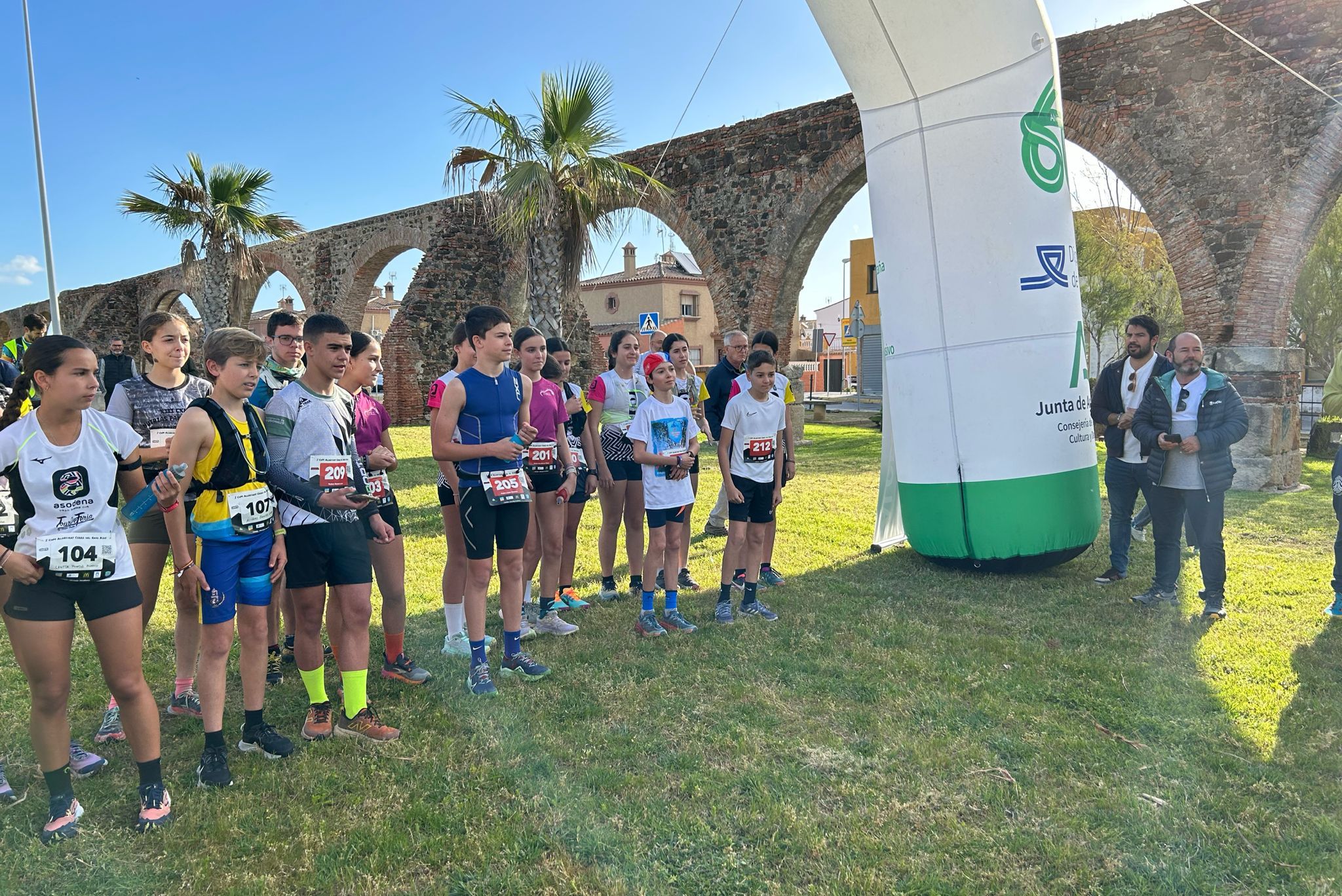 Casi un centenar de jóvenes participan en la I CxM Algeciras Cerro del Rayo Kidsk del Club Deportivo Team 3x4. 