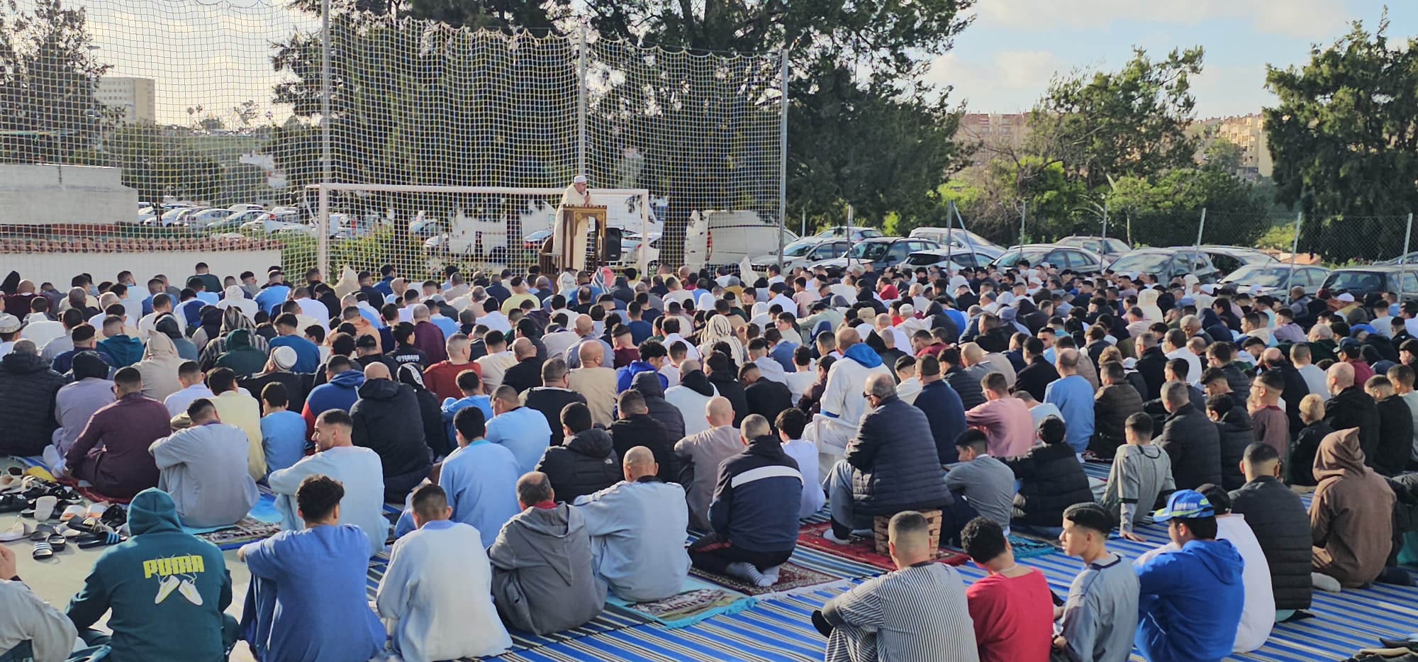 Rezo comunitario con motivo del Eid al-Fitr, también conocido como la Fiesta de la Ruptura del Ayuno, en El Saladillo, Algeciras. Foto: F.M.