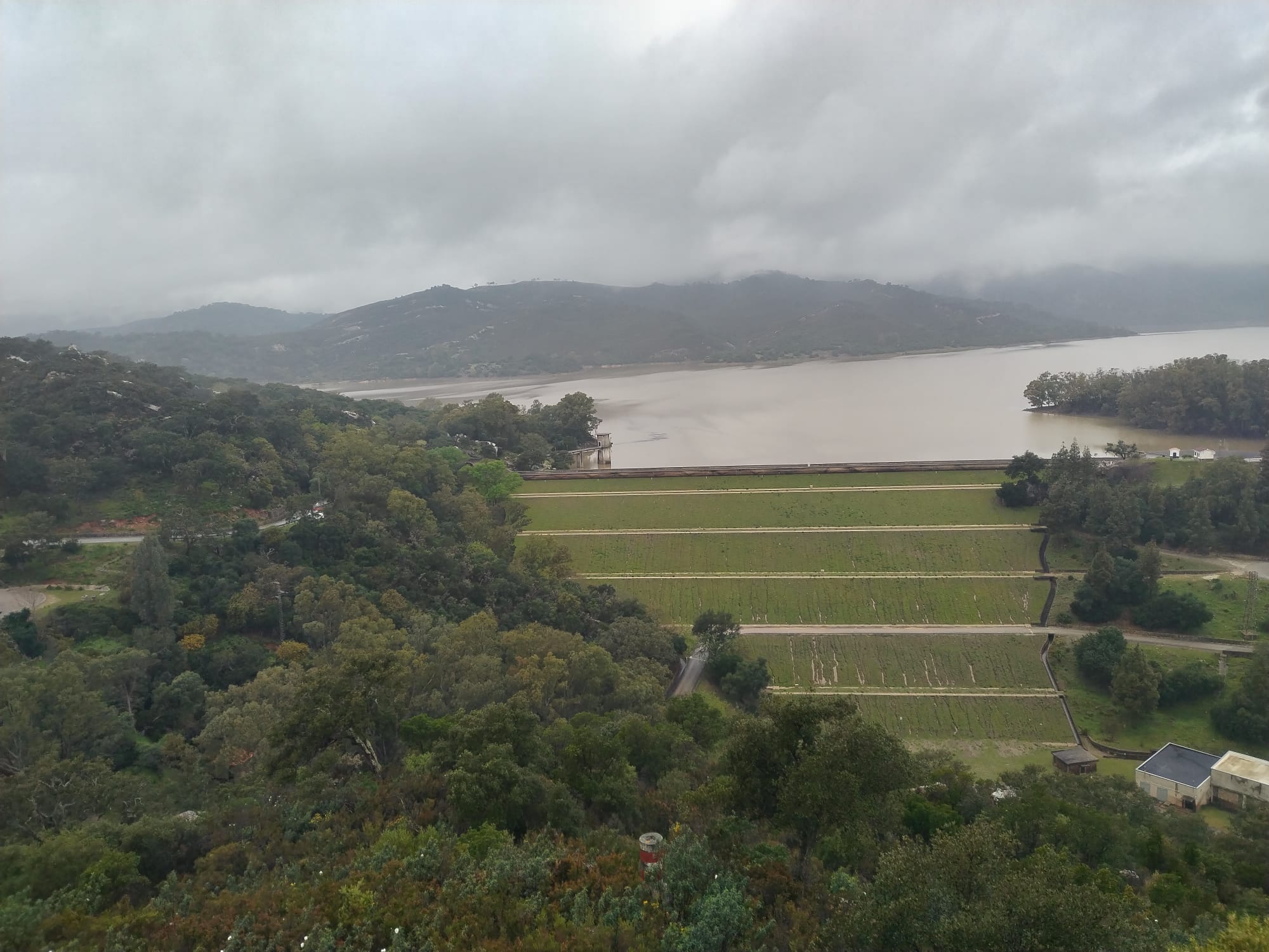 Embalse de Guadarranque. Arcgisa garantiza agua para tres años pero advierte de la necesidad de nuevas infraestructuras.