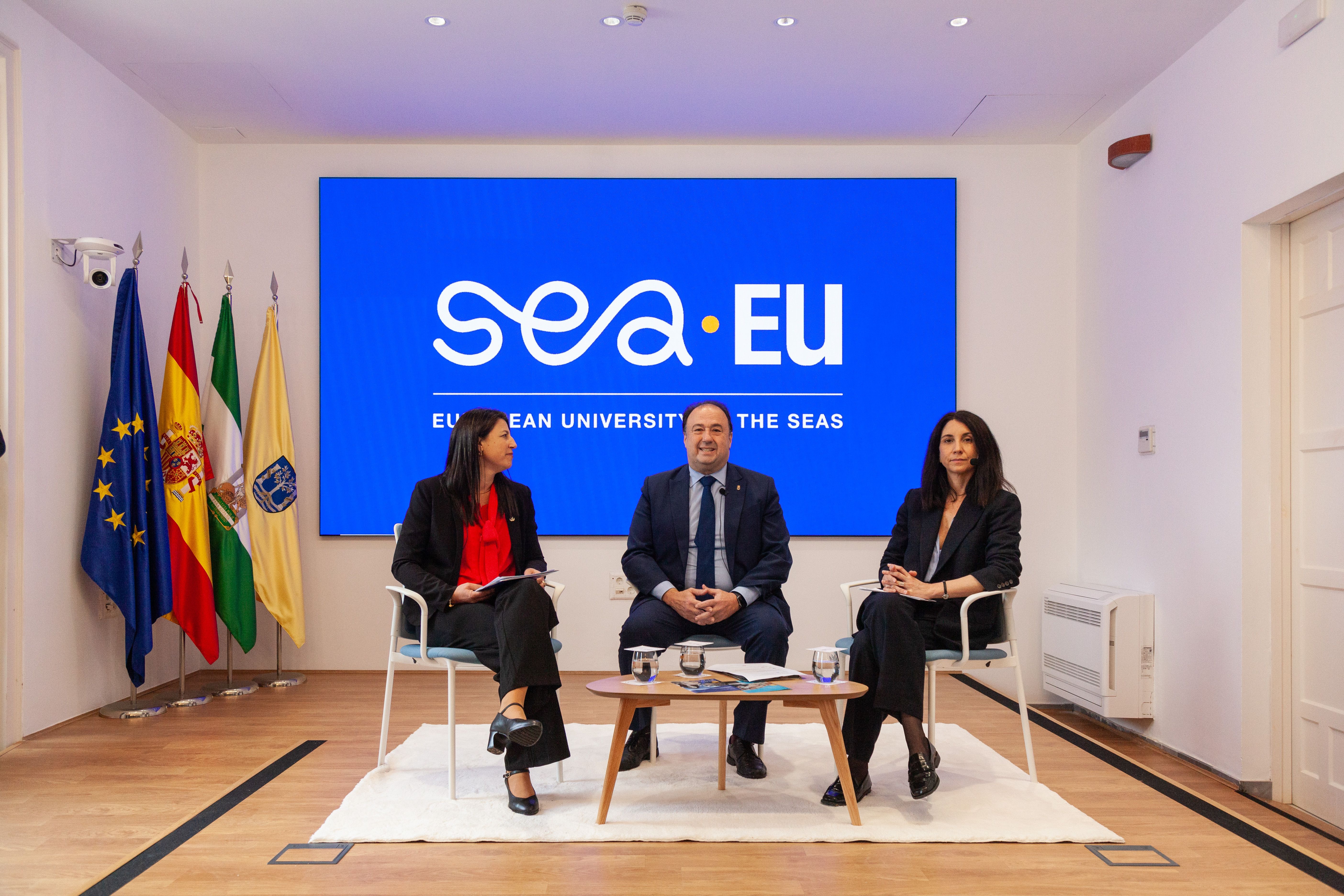 La UCA presenta dos nuevos títulos conjuntos europeos sobre economía azul y gestión portuaria