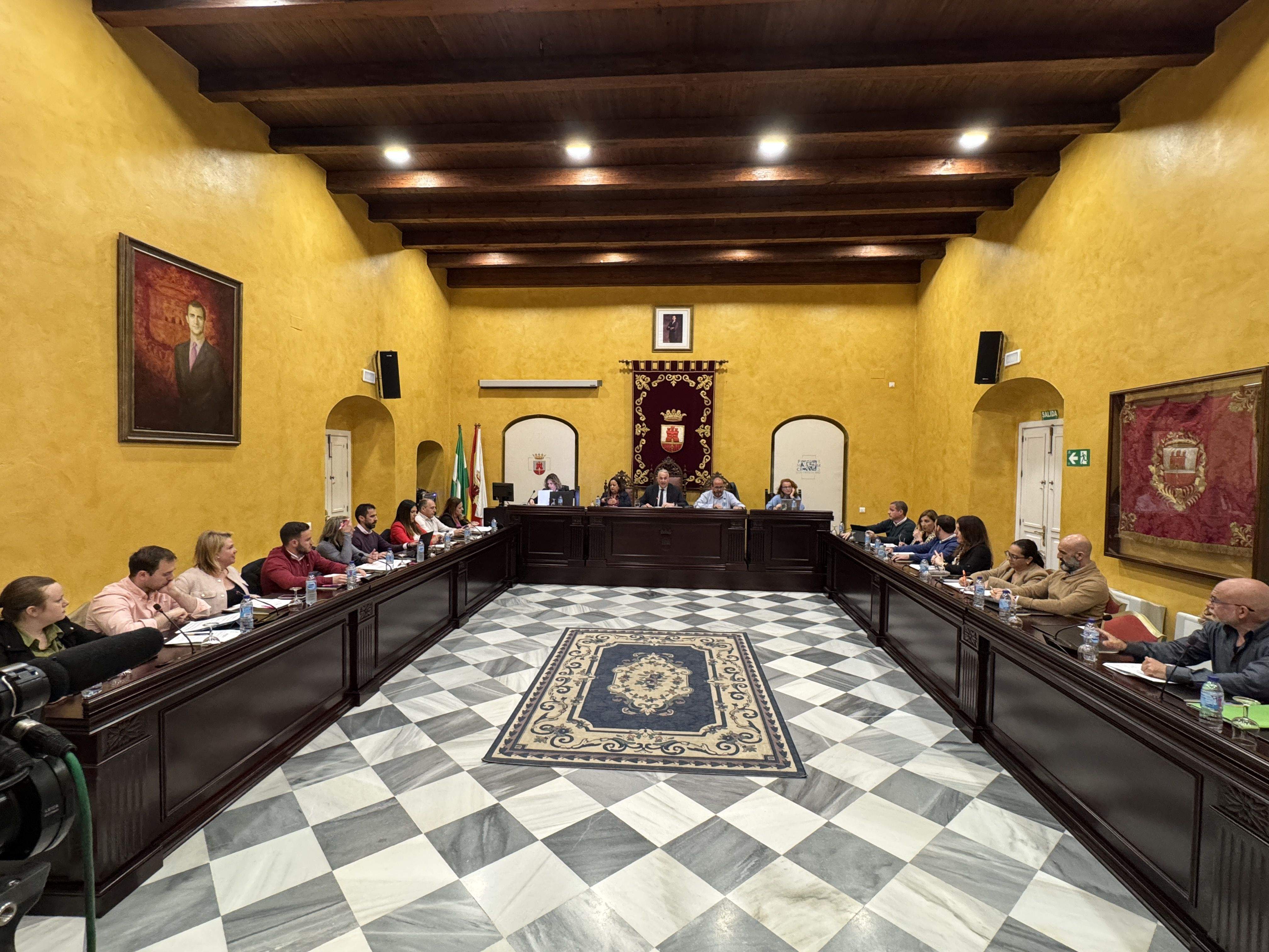 Imagen de archivo del Pleno de San Roque. Los grupos San Roque 100x100 y PP deciden no acudir al Pleno por el cambio de fecha de la convocatoria