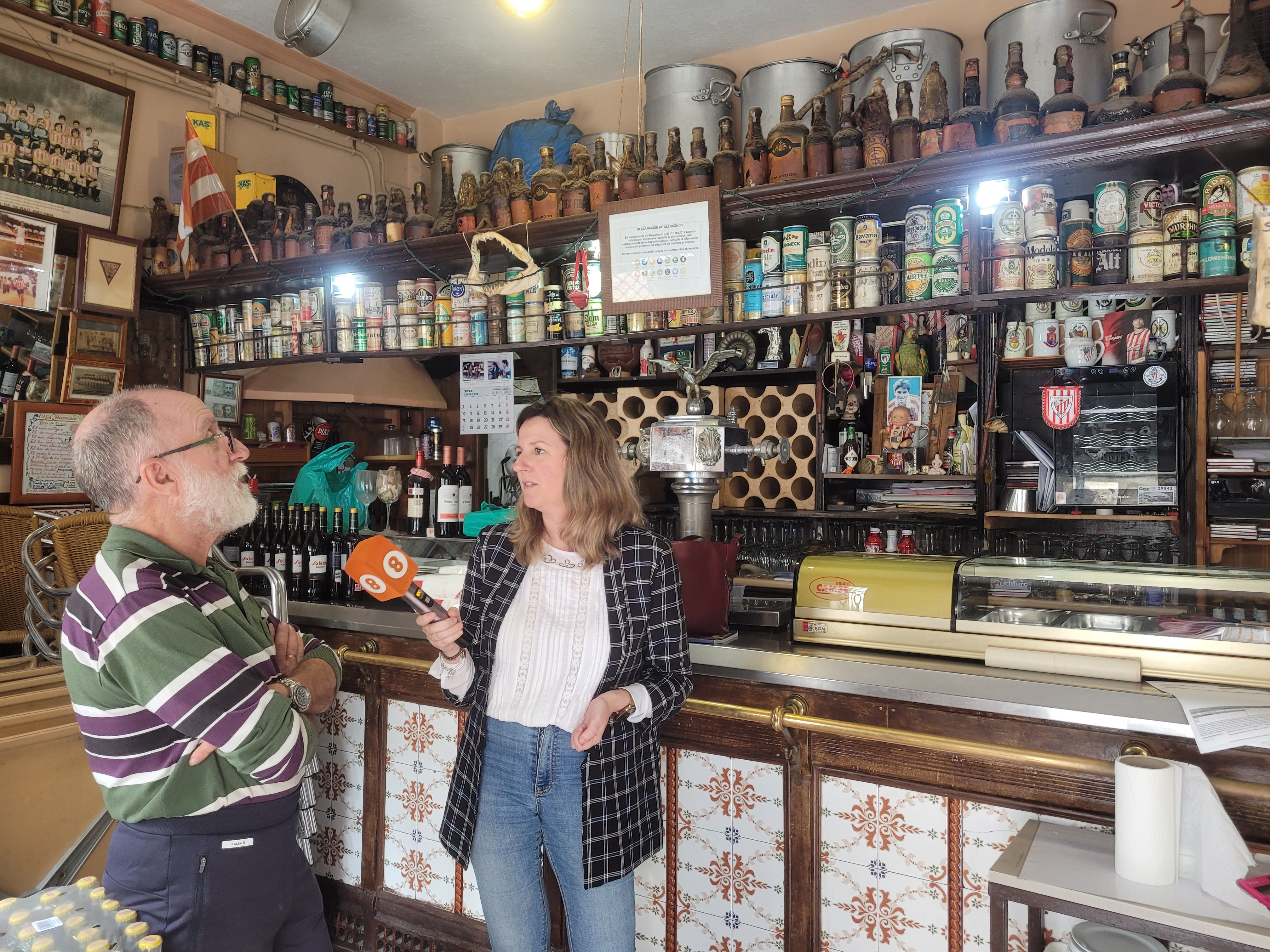 Jose Manuel Serrano, durante la entrevista con 8Directo. Adiós a Casa Dioni: "Han venido clientes que me han dado un abrazo y se han puesto a llorar"