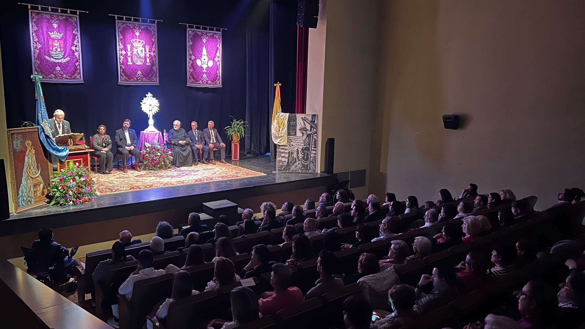 La espiritualidad y la fe marcan el pregón de José María Araujo Santos que inicia la Semana Santa de Tarifa