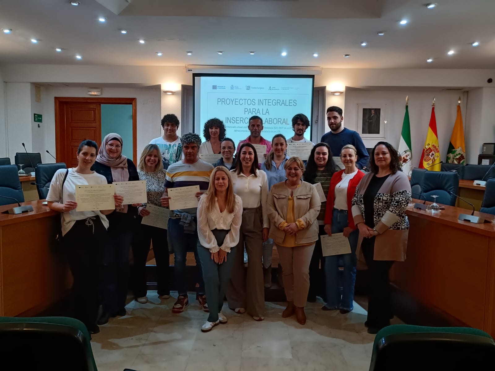 Entregados los diplomas del curso de atención al cliente del programa 'T-Acompañamos'.