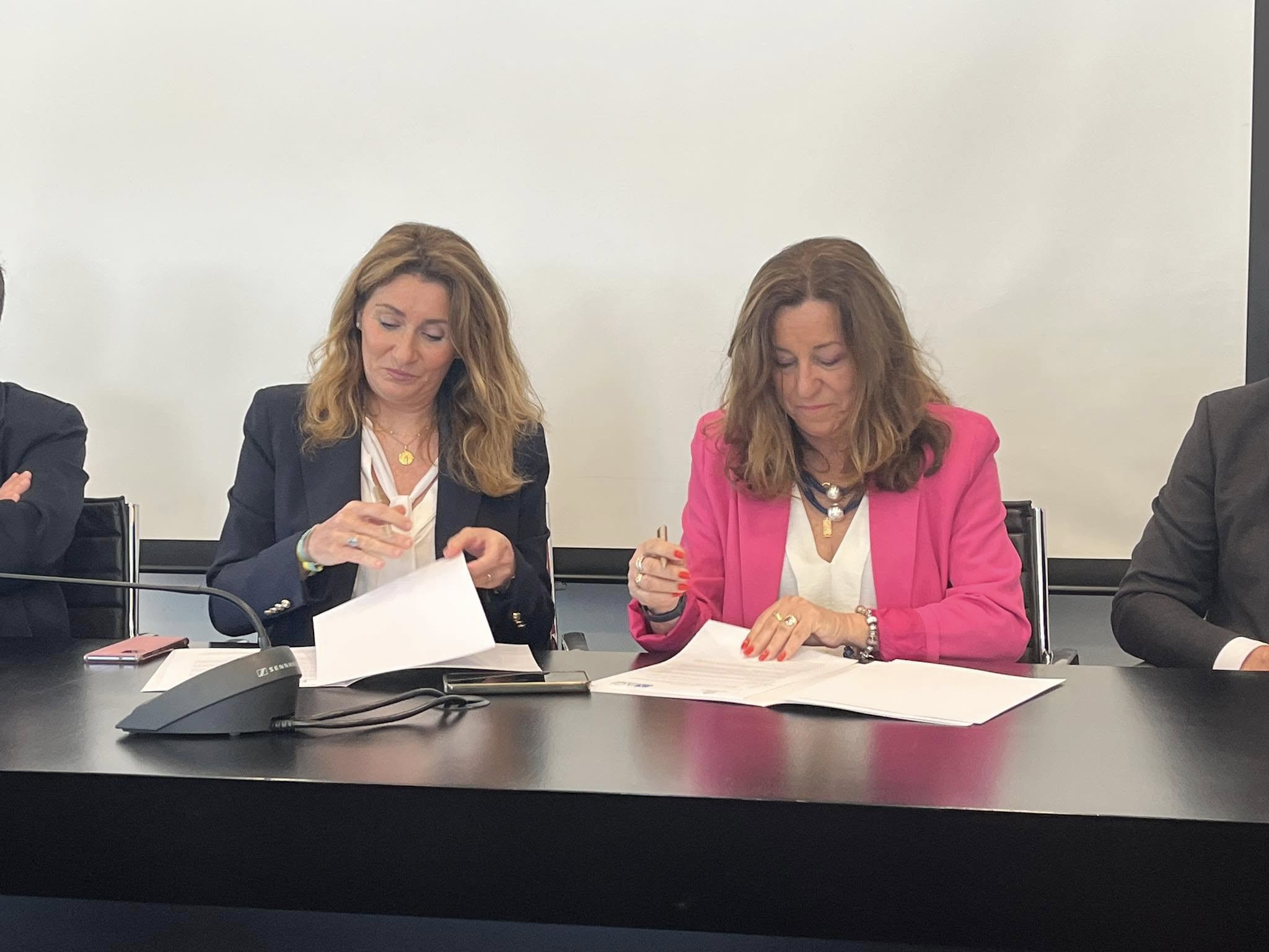 La Junta firma un protocolo para reforzar el sector industrial en la nueva FP Dual en la comarca
