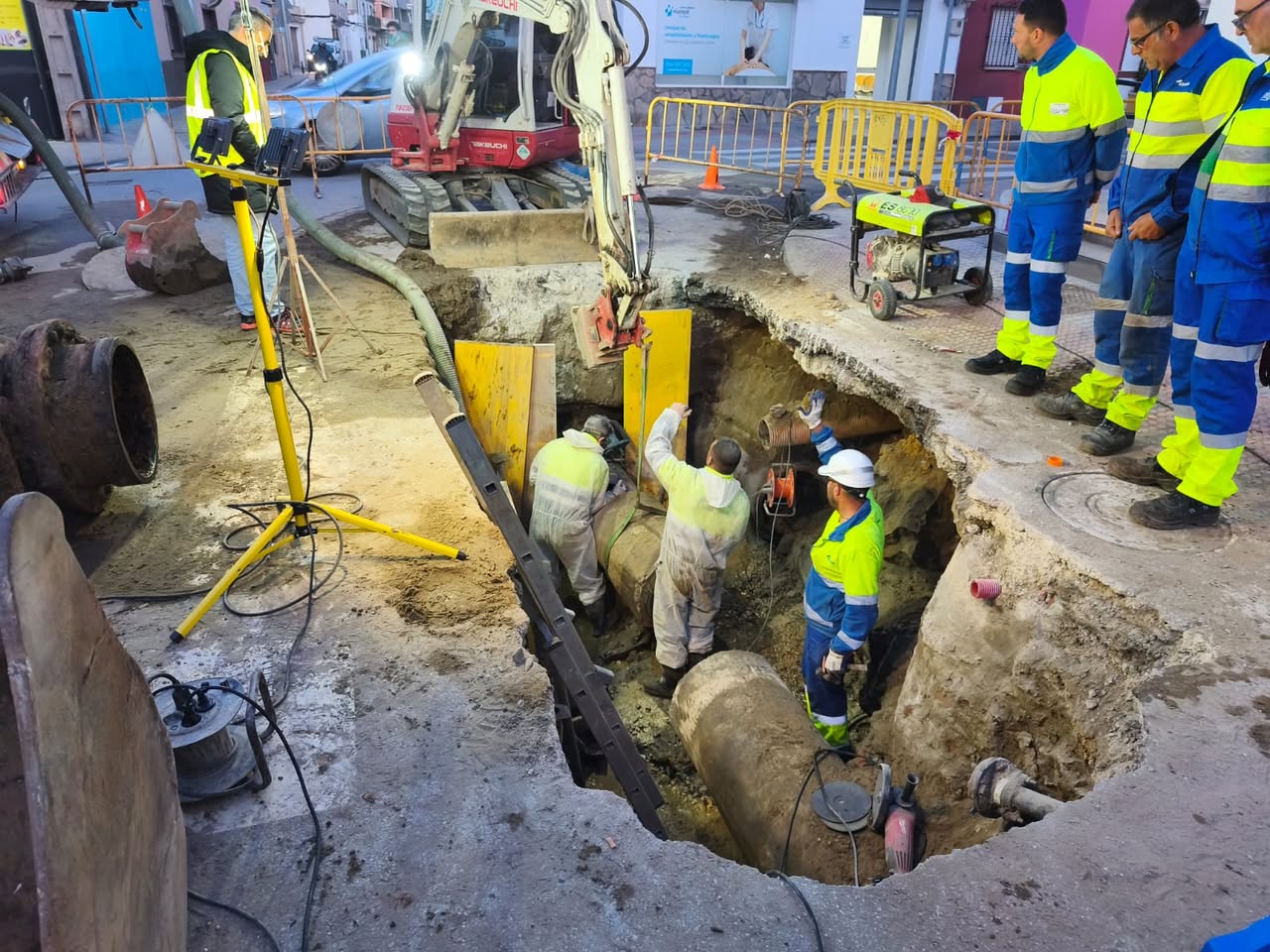Arcgisa prevé devolver el agua en cuatro horas a las zonas sin suministro en La Línea.