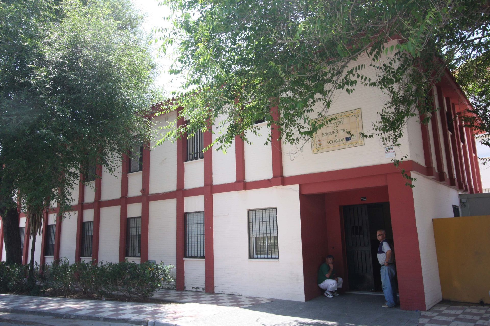 Centro de Encuentro y Acogida de Los Junquillos. El Ayuntamiento de La Línea otorga a Nuevo Hogar Betania de un local para un albergue