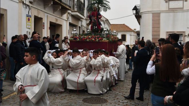 Multitudinaria Procesión Juvenil de La Borriquita del pasado año. Foto: Multimedia San Roque.
