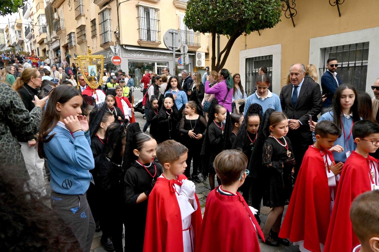 Alumnos del colegio Nuestra Señora de los Milagros protagonizan una procesión infantil